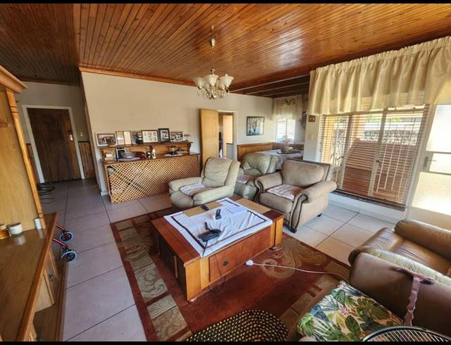 3 BEDROOM HOUSE FOR SALE IN FLORENTIA